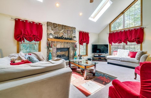 Locust Lake Village Casa | Deck and Screened Porch Pocono Lake Vacation Rental