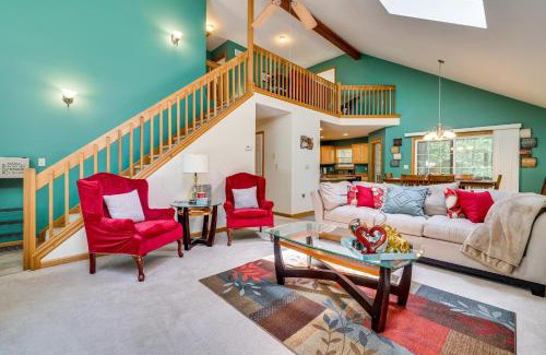 Locust Lake Village Casa | Deck and Screened Porch Pocono Lake Vacation Rental