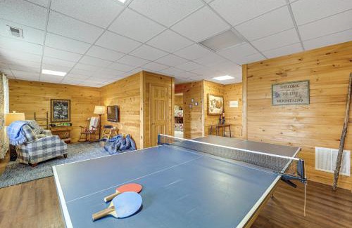Purlear Casa | Deck and Views Blue Ridge Mountain Cabin