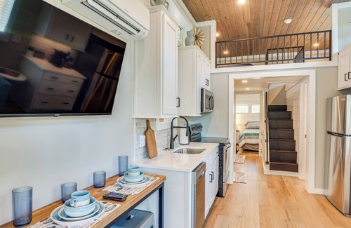 Cookeville Cabina | Deck, Grill & Fishing Pond: Modern Cookeville Gem