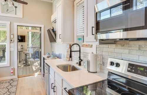 Cookeville Cabina | Deck, Grill & Fishing Pond: Modern Cookeville Gem