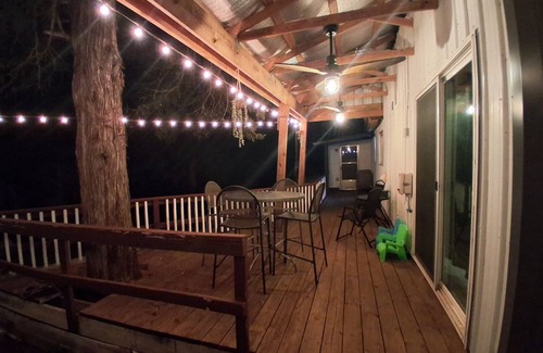 Camdenton Casa | DECK, Bridal CAVE, Lake ACCESS,Ozark Amphitheater, HAHA Tonka Castle Ruins, WiFi