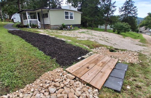 Camdenton Casa | DECK, Bridal CAVE, Lake ACCESS,Ozark Amphitheater, HAHA Tonka Castle Ruins, WiFi