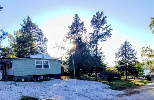 Camdenton Casa | DECK, Bridal CAVE, Lake ACCESS,Ozark Amphitheater, HAHA Tonka Castle Ruins, WiFi