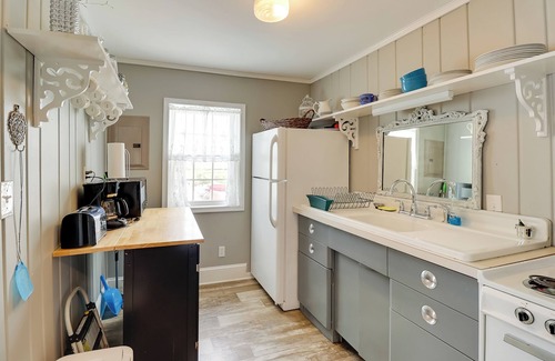Long Neck Cabaña | Millsboro Cottage w / Deck & Indian River Bay Vistas!