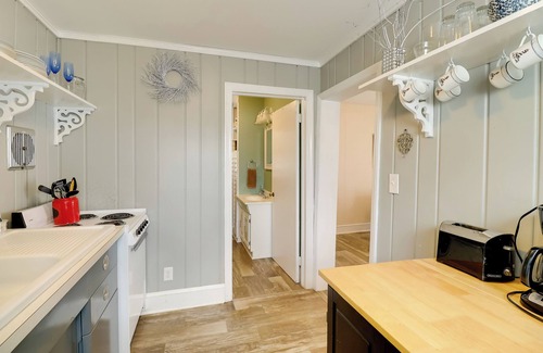 Long Neck Cabaña | Millsboro Cottage w / Deck & Indian River Bay Vistas!