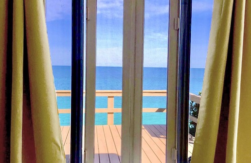Alice Town Casa | Deck Overhangs Ocean, Walk to Beaches/Bars/Restaurants, WiFi, On-site Parking