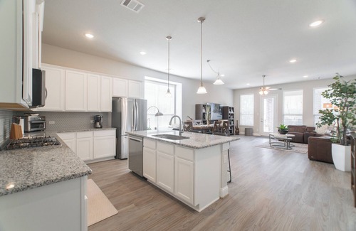Conroe Casa | Deck, Private Gym & Comm Pools near Woodlands Mall