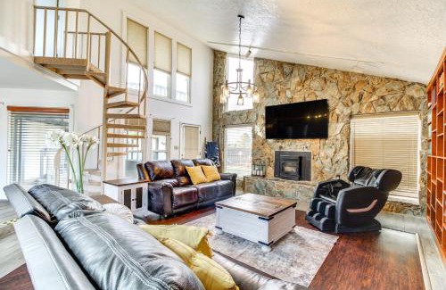 Paradise Hills Civic Casa | Deck, Putting Green and Views Albuquerque Oasis