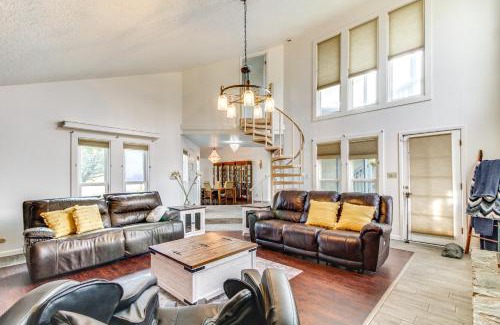 Paradise Hills Civic Casa | Deck, Putting Green and Views Albuquerque Oasis