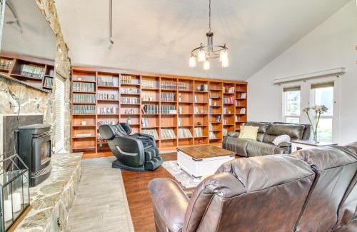 Paradise Hills Civic Casa | Deck, Putting Green and Views Albuquerque Oasis
