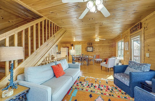 Purlear Cabina | Deck & Views: Blue Ridge Mountain Cabin