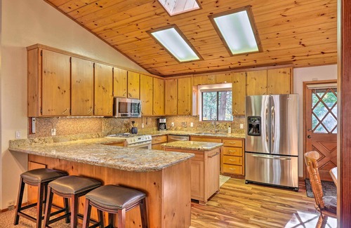 Twain Harte Cabina | Deck w/ Forest Views: Quiet Twain Harte Cabin!