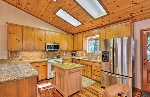 Twain Harte Cabina | Deck w/ Forest Views: Quiet Twain Harte Cabin!