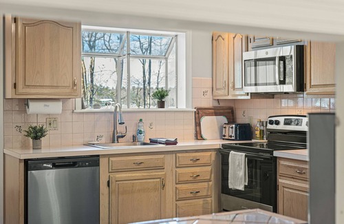 Tafton Casa | Deck w/ Lake Views, Fireplace, Shuffleboard, and Office | Lakeside Retreat