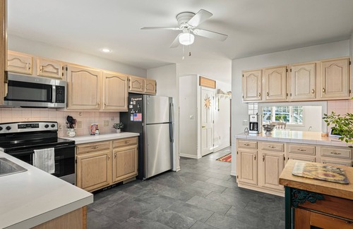 Tafton Casa | Deck w/ Lake Views, Fireplace, Shuffleboard, and Office | Lakeside Retreat