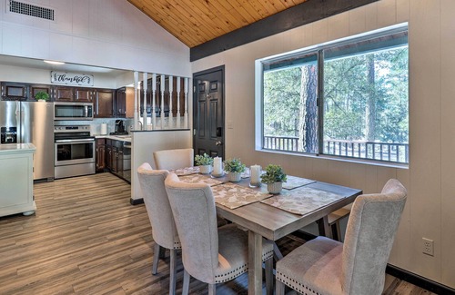 Groom Creek Cabina | Deck w/ Wooded Views: Rustic-Chic Prescott Cabin!