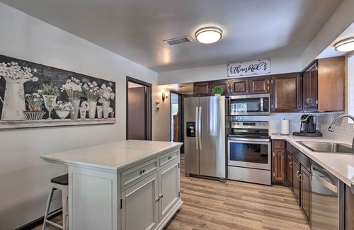 Groom Creek Cabina | Deck w/ Wooded Views: Rustic-Chic Prescott Cabin!