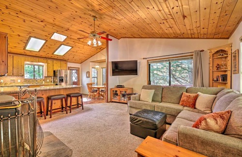Twain Harte Casa | Deck with Forest Views Quiet Twain Harte Cabin!
