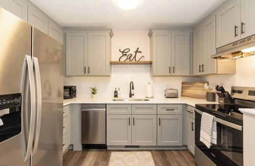 Southwest Raleigh Casa | Decked Out: mins to Lenovo Center, Carter-Finley Stadium, State Fair and more!