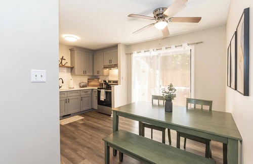 Southwest Raleigh Casa | Decked Out: mins to Lenovo Center, Carter-Finley Stadium, State Fair and more!