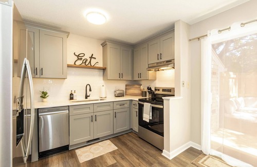 Southwest Raleigh Casa | Decked Out: mins to Lenovo Center, Carter-Finley Stadium, State Fair and more!