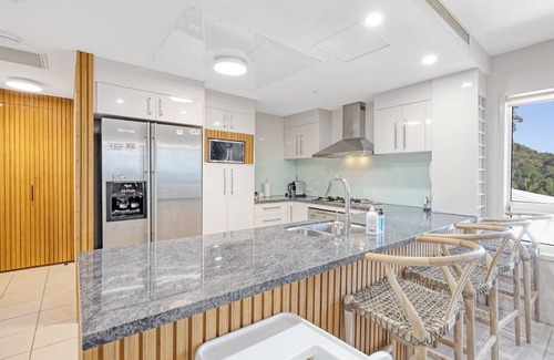 Brisbane Waterfront Casa | Deep Blue 14 Apartment - Halekai Moreton island