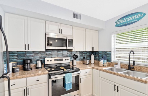 Indian Harbour Beach Apartamento | Deep Blue ~ Walk to the beach, Pool, BBQ, and Games