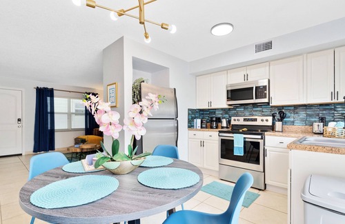 Indian Harbour Beach Apartamento | Deep Blue ~ Walk to the beach, Pool, BBQ, and Games