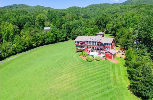 Bryson City Casa | Deep Creek Manor