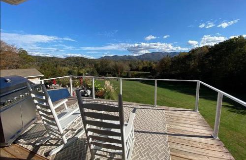 Bryson City Casa | Deep Creek Manor