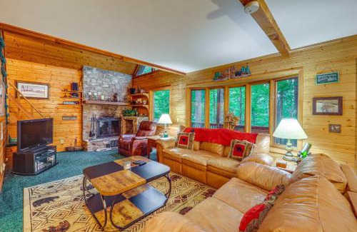 Deep Gap Casa | Deep Gap Cabin with Private Deck and Community Perks!