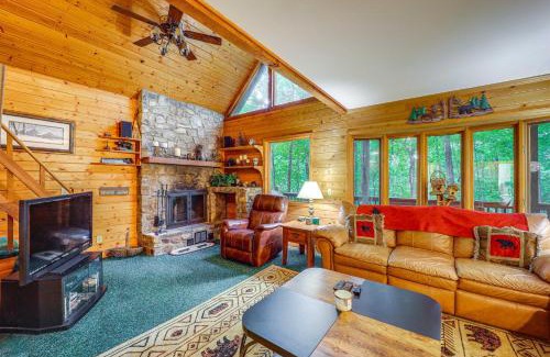 Deep Gap Casa | Deep Gap Cabin with Private Deck and Community Perks!