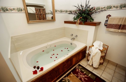McClellandtown Casa | Inne at Watson's Choice and Harvest House B&B