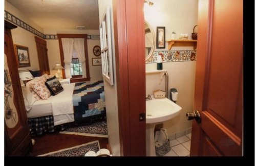 McClellandtown Casa | Inne at Watson's Choice and Harvest House B&B