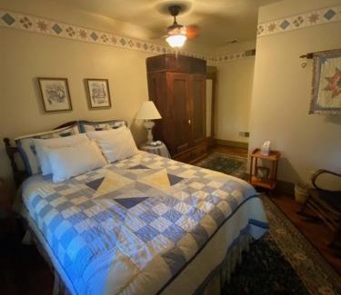 McClellandtown Cama Y Desayuno | Deer Creek Winery at Watson Estate