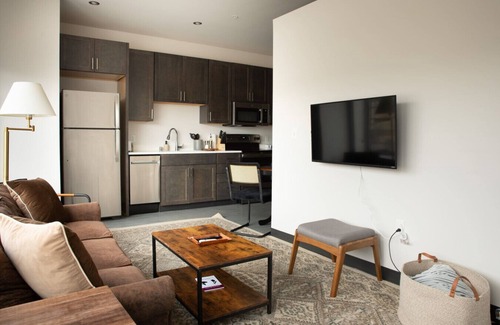 Westown Apartamento | Deer District Studio Apt JC2 - One Block from Fiserv and Baird
