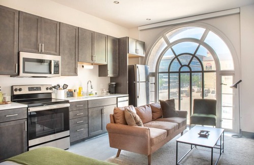 Westown Apartamento | Deer District Studio Apt JC10 - One Block from Fiserv and Baird