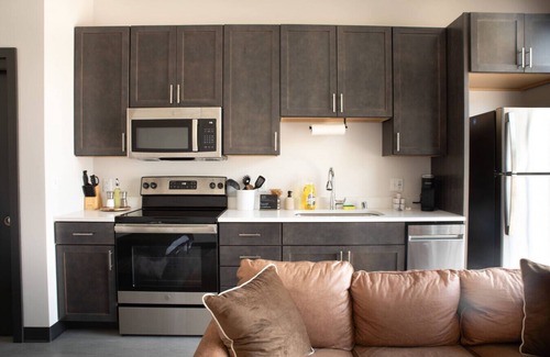 Westown Apartamento | Deer District Studio Apt JC10 - One Block from Fiserv and Baird