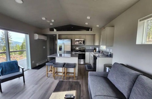 Gallatin Gateway Cabina | Deer Friends Cabin Escape