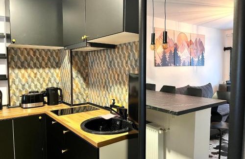 Jibert Apartamento | Deer House Sinaia - Fireplace and Balcony
