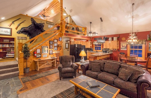 Rapid City Cabina | Deer Meadow Lodge ~ Ubicado en 3 acres en el corazón de Black Hills
