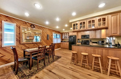 Bijou Park Casa | Deer Park 4 BR, 3BA, Spa Close to Heavenly