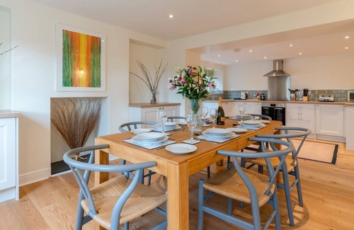 Lydney Cabaña | Deer Park Farmhouse - on the lydney park estate that sleeps 6 guests in 3 bedrooms