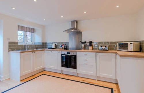 Lydney Cabaña | Deer Park Farmhouse - on the lydney park estate that sleeps 6 guests in 3 bedrooms