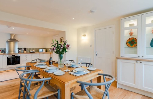 Lydney Cabaña | Deer Park Farmhouse - on the lydney park estate that sleeps 6 guests in 3 bedrooms