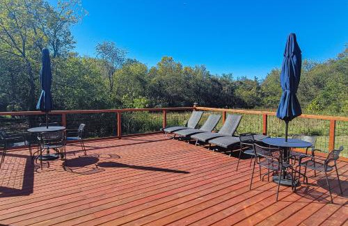 Kodak Casa | Deer Retreat
