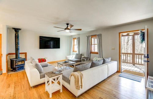 Sparta Casa | Deer River Retreat Cabin Feel with Modern Touches