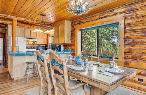 Twain Harte Cabina | Deer Show Cabin + Pool Table