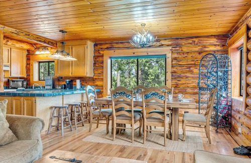 Twain Harte Cabina | Deer Show Cabin + Pool Table